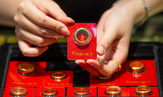 Giá vàng ngày 17/7: Vàng thế giới và trong nước đồng loạt lao dốc, vàng SJC 'sụt' tới 2 triệu đồng/lượng Giá vàng ngày 17/7: Vàng thế giới và trong nước đồng loạt lao dốc, vàng SJC 'sụt' tới 2 triệu đồng/lượng