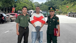 Bắt giữ đối tượng truy nã người nước ngoài nhập cảnh trái phép để lẩn trốn