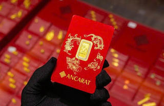 Giá vàng ngày 12/8: Vàng thế giới điều chỉnh nhẹ, vàng trong nước sụt 1,7 triệu đồng/lượng