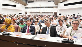 Đoàn đại biểu Đảng Cộng sản Việt Nam dự Cuộc gặp quốc tế các Đảng Cộng sản và Công nhân lần thứ 24