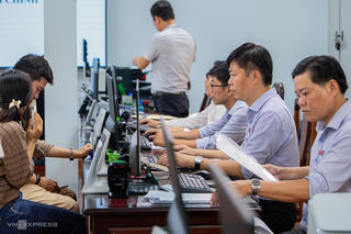 Bộ Nội vụ rà soát việc dùng viên chức tại vị trí việc làm công chức