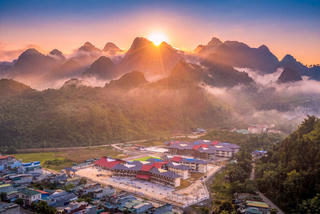 Trường Phổ thông nội trú Mường Khương là điểm cầu trung tâm khai giảng năm học mới
