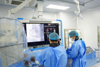 Báo động nguy cơ nhồi máu cơ tim ở người trẻ hút thuốc lá