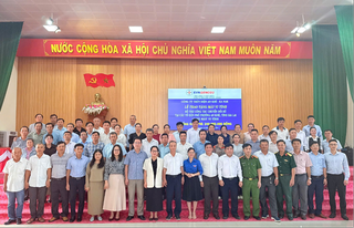 Công ty Thủy điện An Khê – Ka Nak hỗ trợ kinh phí mua sắm 30 bộ máy vi tính cho địa phương