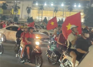 Nô nức xuống đường ăn mừng đội tuyển Việt Nam vô địch ASEAN Cup 2026