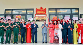 Bí thư Tỉnh ủy nhấn nút khởi công 2 khu công nghiệp lớn chào mừng Quảng Ninh lên thành phố