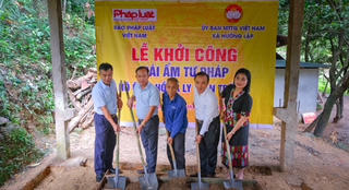 Báo Pháp luật Việt Nam mang hơi ấm đến với vùng cao Quảng Trị