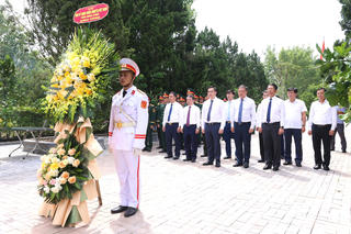 Ninh Bình: Dâng hương kỷ niệm 81 năm Cách mạng tháng 8 thành công và Quốc khánh 2/9