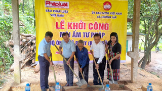 Báo Pháp luật Việt Nam mang hơi ấm đến với vùng cao Quảng Trị