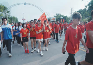 Hàng vạn người tham gia đi bộ tại sự kiện “Cùng Việt Nam tiến bước”