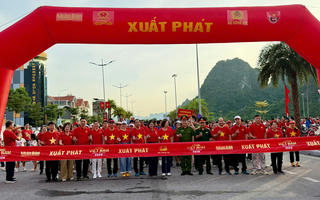 Quảng Ninh hưởng ứng chương trình đi bộ “Cùng Việt Nam tiến bước”