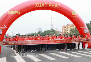 "Cùng Việt Nam tiến bước” thu hút gần 4000 người tại quảng trường Nguyễn Văn Linh