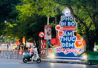 Phố đi bộ Hải Phòng nhộn nhịp hoạt động vui chơi và ẩm thực