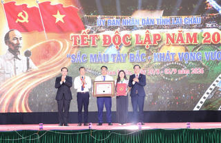 Than Uyên xác lập kỷ lục “Vòng xòe đoàn kết” trong Tết Độc lập 2026