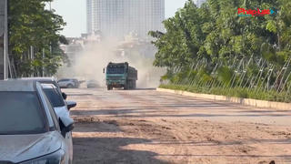 Hà Nội: Ngột ngạt vì ô nhiễm bụi bẩn từ việc đổ đất vào dự án nhà tang lễ Thanh Xuân