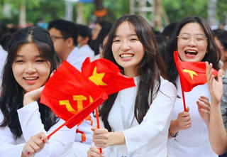 Hôm nay (5/9), học sinh cả nước tưng bừng khai giảng