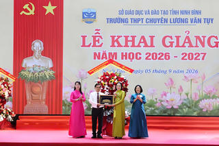 Phó Chủ tịch Quốc hội Nguyễn Thị Thanh dự khai giảng tại Trường THPT chuyên Lương Văn Tụy
