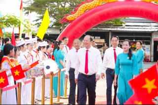 Lãnh đạo tỉnh Cà Mau dự khai giảng năm học mới