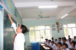 Quảng Trị: Thầy Hiệu trưởng tình nguyện xin trở lại đứng lớp