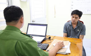 Công an xã Vĩnh Trạch bắt giữ 3 đối tượng tàng trữ súng, đạn và ma tuý