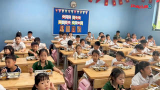 Hà Nội: Phụ huynh học sinh trường Nguyễn Quý Đức đề nghị đổi đơn vị cung cấp suất ăn