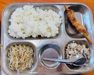 Hà Nội yêu cầu kiểm tra phản ánh về bữa ăn bán trú, xử lý nghiêm nếu có vi phạm