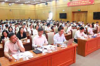 Nâng cao trách nhiệm của cán bộ, đảng viên trong công tác chính trị, tư tưởng