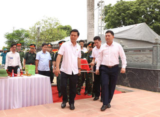 Bí thư Tỉnh ủy Bắc Ninh kiểm tra việc lấy mẫu ADN hài cốt liệt sĩ