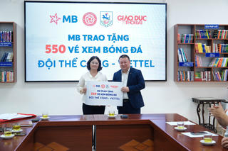 MB cùng Thể Công - Viettel đưa bóng đá đỉnh cao đến học sinh trường Giảng Võ