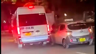 Xác minh vụ việc hai ô tô lạng lách, chèn ép nhau trên đường Giải Phóng