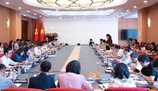 Luật hóa lệnh cấm thuốc lá điện tử, thuốc lá nung nóng: Rà soát quy định để tránh cách hiểu 'vừa cấm, vừa cấp phép'