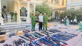 Điểm tin Pháp Luật ngày 14/09: Khởi tố đối tượng bán gần 1 tấn kiếm, bình xịt hơi cay qua mạng ở Bắc Ninh