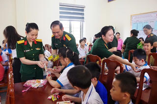 Ấm áp Trung thu cùng những học sinh chuyên biệt ở Quảng Trị