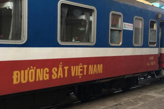 Mưa lũ gây gián đoạn đường sắt Bắc - Nam, nhiều chuyến tàu bị hủy