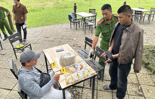 Bắt quả tang 2 đối tượng vận chuyển trái phép vật liệu nổ 