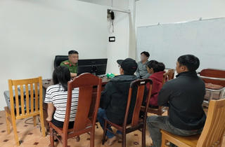 Kịp thời ngăn 2 bé gái chuẩn bị lên xe khách đi tìm việc nhẹ lương cao