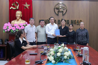 Hà Nội hỗ trợ 32,5 triệu đồng cho gia đình nam sinh bị ngã xuống cống tử vong tại phường Đông Ngạc