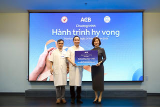 Hành trình Hy vọng đến Huế: ACB trao 500 triệu đồng hỗ trợ bệnh nhi dịp Trung thu