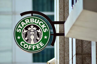 Starbucks chuẩn bị đóng cửa hàng trăm cửa hàng
