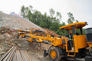 Thành lập tổ công tác giám sát các gói thầu cao tốc Vinh - Thanh Thủy