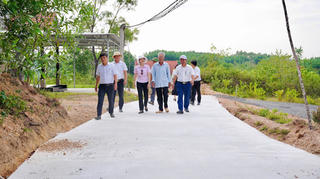 Người dân Thanh Thủy góp đất, mở đường, dựng xây quê hương