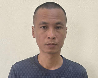 Khởi tố người đàn ông dùng dao tấn công bố đẻ