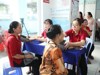 Bệnh viện Đa khoa Thanh Vũ Medic Bạc Liêu khám, phát thuốc miễn phí cho 300 người cao tuổi