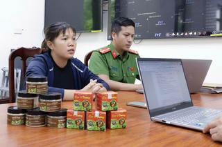 Điểm tin Pháp Luật ngày 28/09: Công an TP. Hà Nội bắt 8 đối tượng lừa bán 'thuốc nam gia truyền' chữa các loại khối u