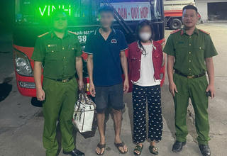 Đưa bé gái 13 tuổi bị lừa đi làm 'việc nhẹ lương cao' về nhà an toàn