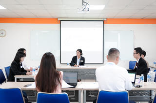 Sinh viên thực hành hòa giải thương mại qua các tình huống tranh chấp