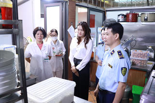 QLTT TP Hà Nội phối hợp cùng Bệnh viện Bạch Mai tăng cường công tác tuyên truyền về bảo đảm an toàn thực phẩm
