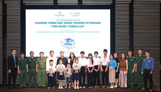 Học bổng thường kỳ Hoiana “Tiếp bước tương lai” trao mỗi tháng cho học sinh khó khăn