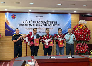 Cục Hải quan trao quyết định công nhận, gia hạn áp dụng cho 7 doanh nghiệp ưu tiên