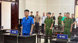 Lĩnh án 22 năm 6 tháng tù vì bán ma túy, tàng trữ súng và pháo nổ